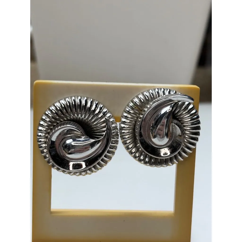 Vintage Coro Silver - Image 7