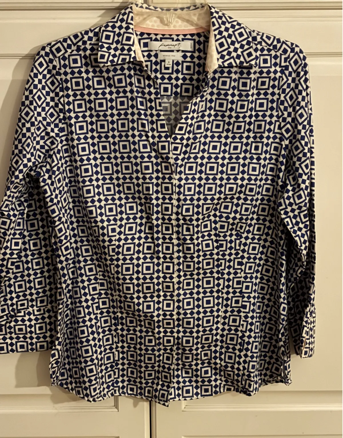 Foxcroft NYC Women Blue White Geometric Print Wrinkle Free Button Down fitted 6 - Image 1