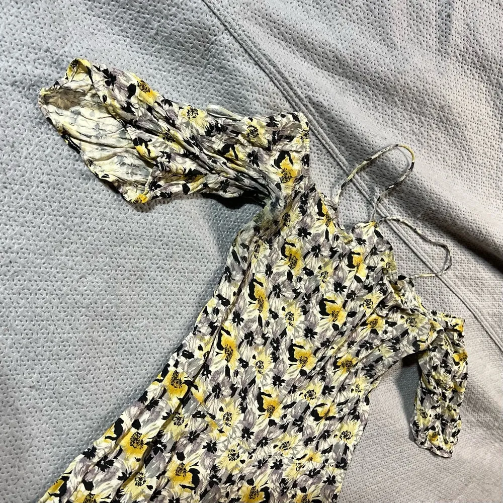 Topshop Black & Yellow Floral Print Halter Off the Shoulder Jumpsuit Size 4 EUC - Image 4