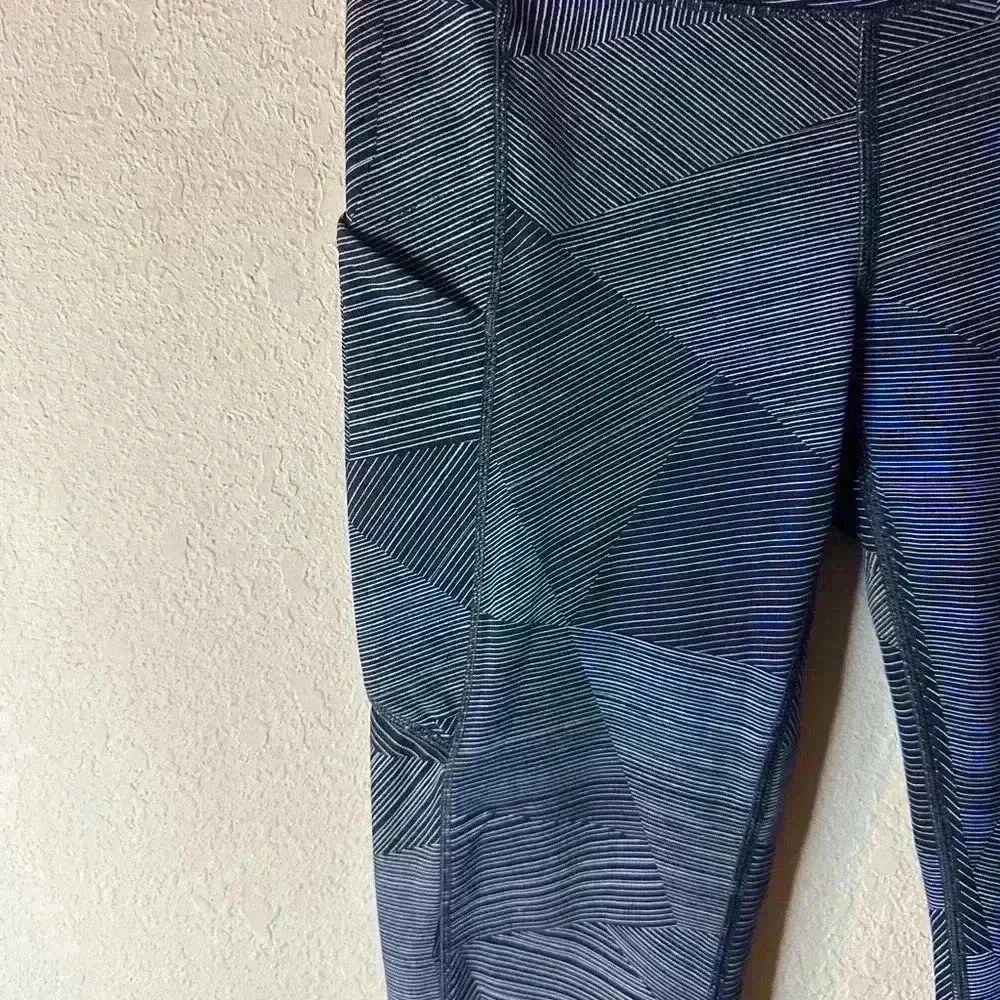 Lululemon Speed Up Crop 21” Etch Hail Midnight Navy Sz 4 - Image 4