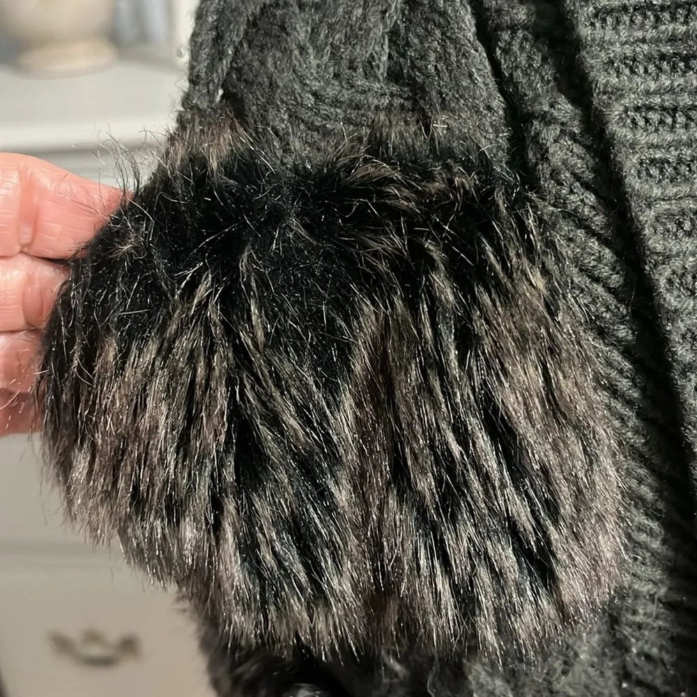 Sweater Cable Knit Acrylic Faux Fur Fringe Crochet Cardigan Womens M Boho Office - Image 8