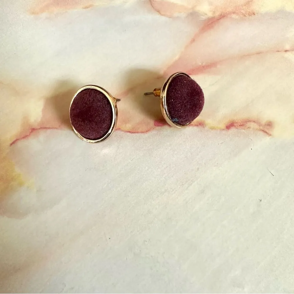 Avon purple velvet stud earrings - Image 2