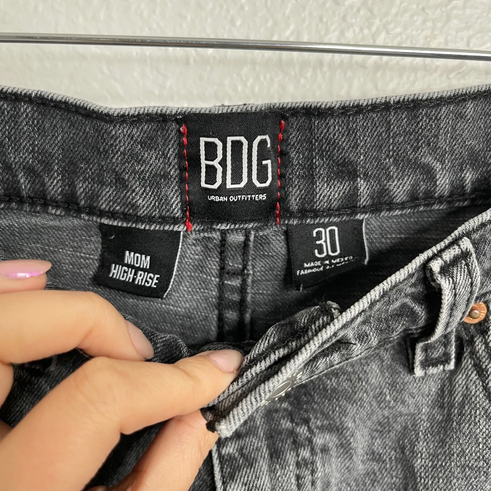 BDG Urban Outfitters Mom High Rise Denim Shorts Charcoal Grey Size 30 Cuffed Gray - Image 3