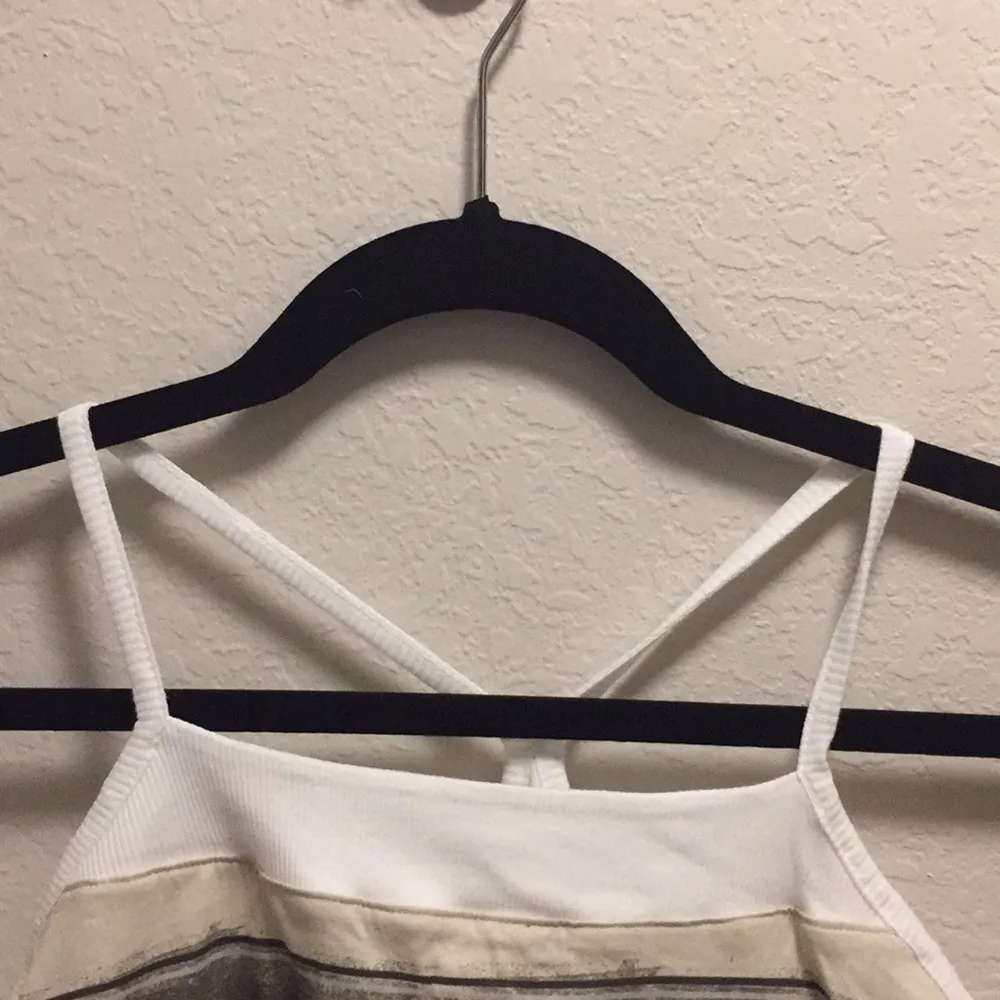 Nike work out top with built-in bra *NWOT* - Image 3