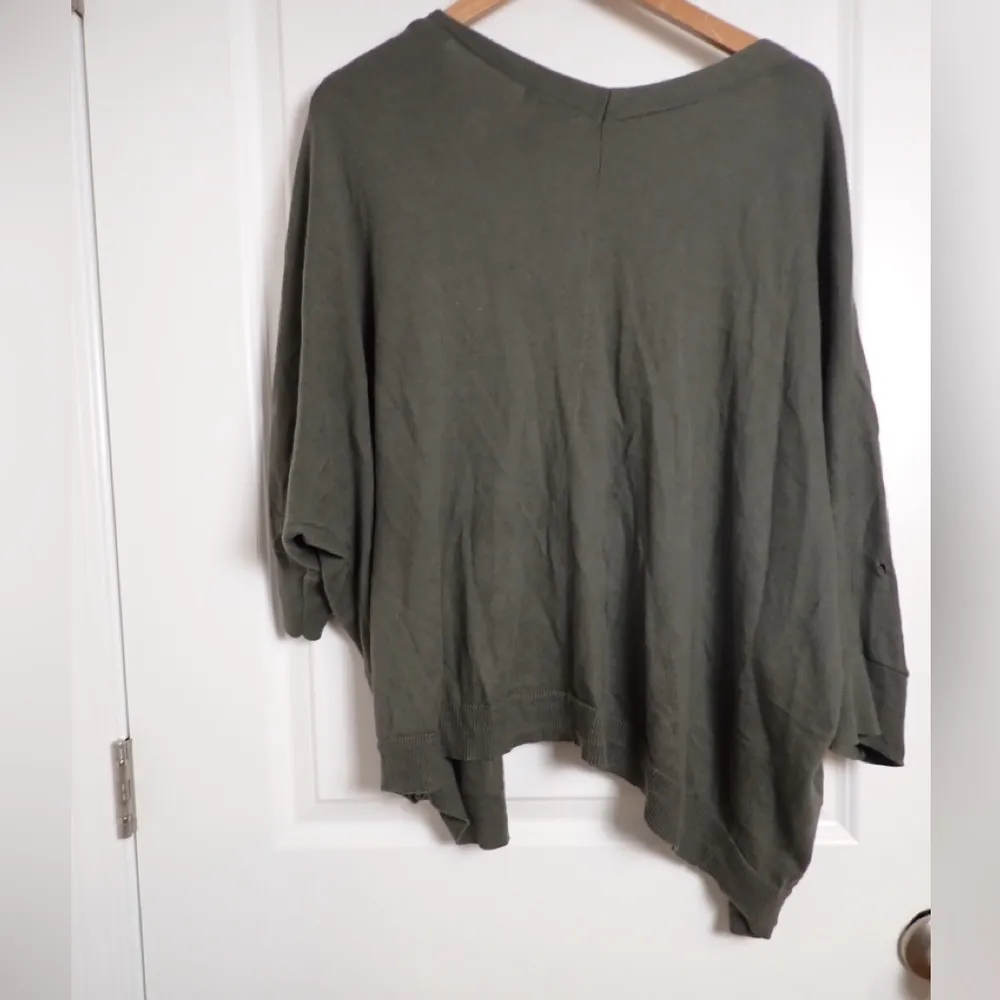 Gap short sleeve shawl size L - Image 2