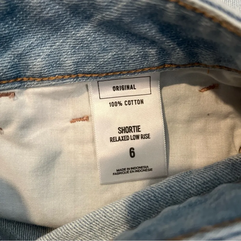 Express 6 Shortie relaxed low rise Ripped Jean Shorts peek a boo pocket roses - Image 3