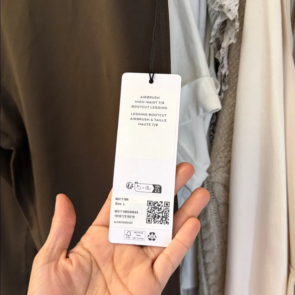 ALO Yoga Airbrush High-Waist 7/8 Bootcut Legging - Image 5