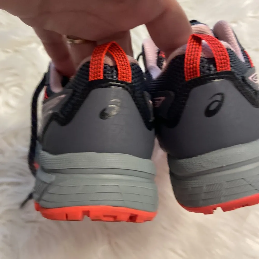 ASICS WOMENS RUNNING SHOES SIZE 8 EXCELLENT CONDITION COLOR GRAY SEE ALL PHOTOS - Image 6