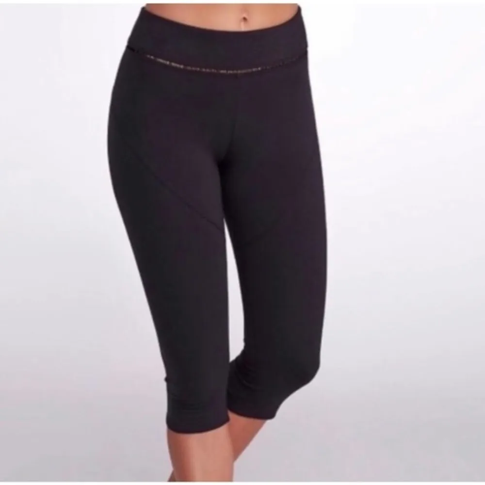 Free people movement black Scorpio cropped leggings cut out seam gym size small - Image 2