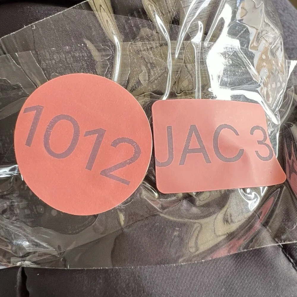 YMI Women’s Black Puffer Vest Jacke  Gold zipper sleeveless pockets Accents  XL. - Image 8