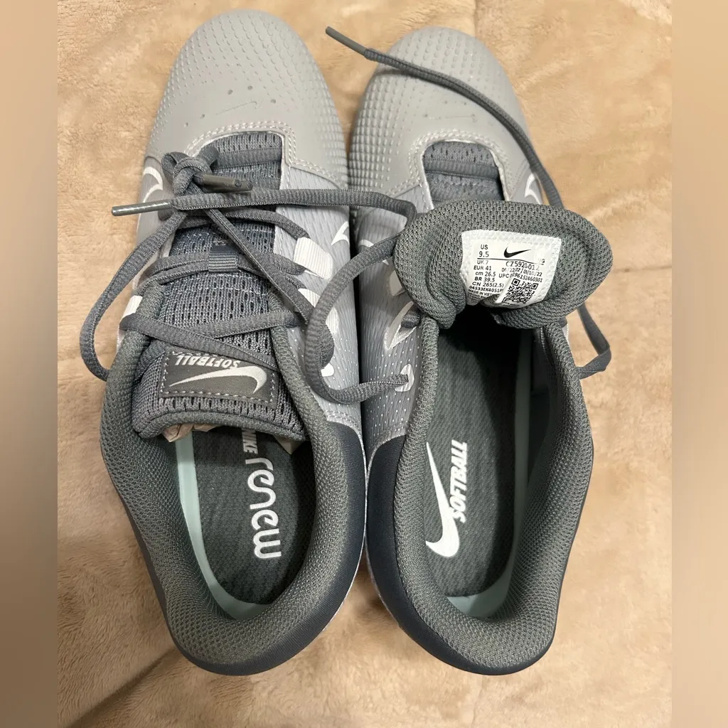 New womens Nike renew hyperdiamond 4 pro Gray Softball Shoes metal cleats 9.5 - Image 4