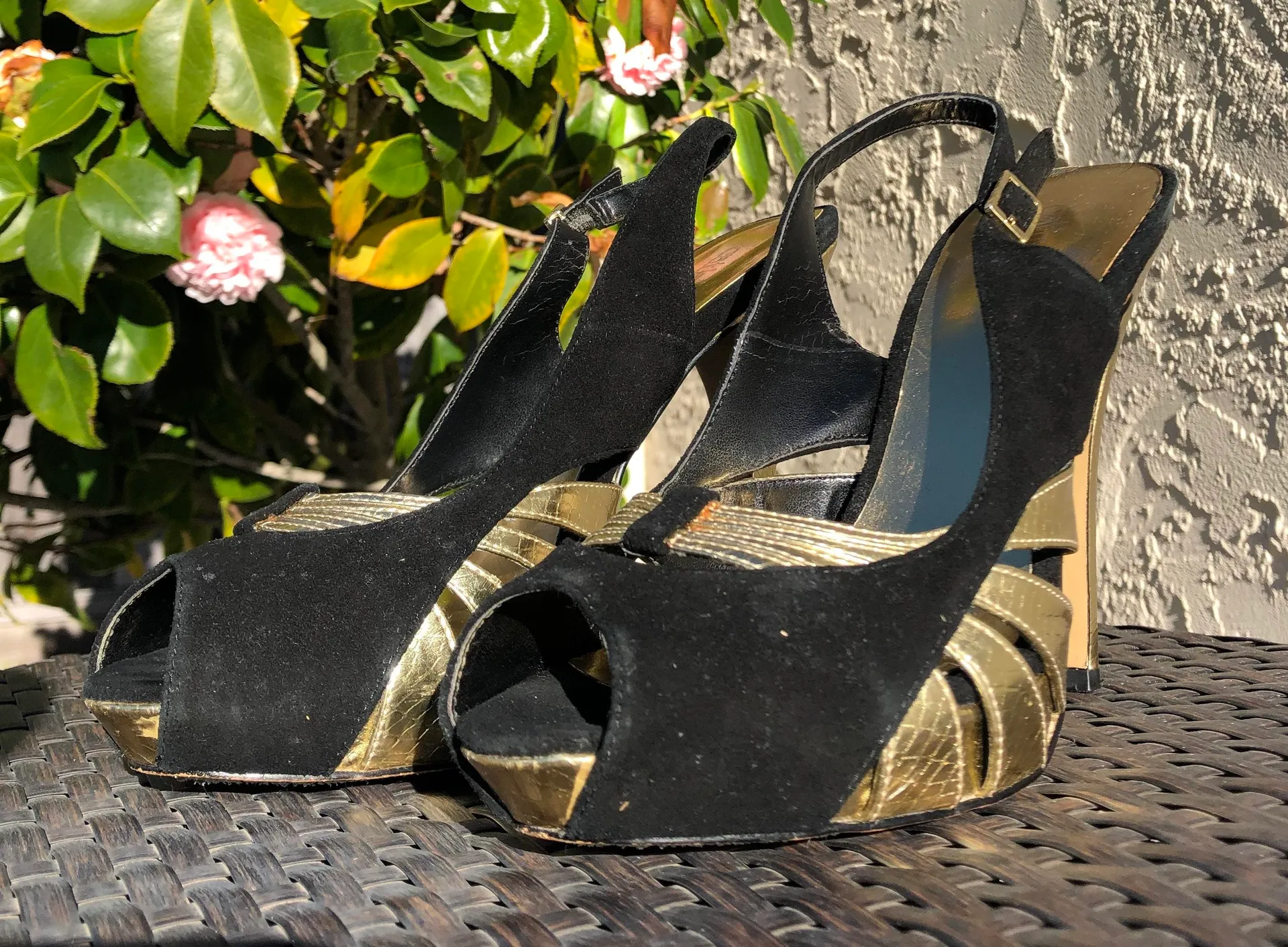 black and gold high heels - Image 2