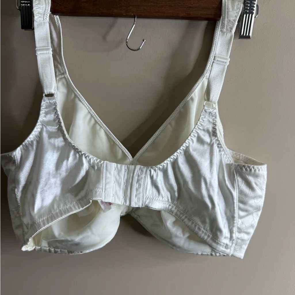 Curvation White Bra no wire size 44DD - Image 7