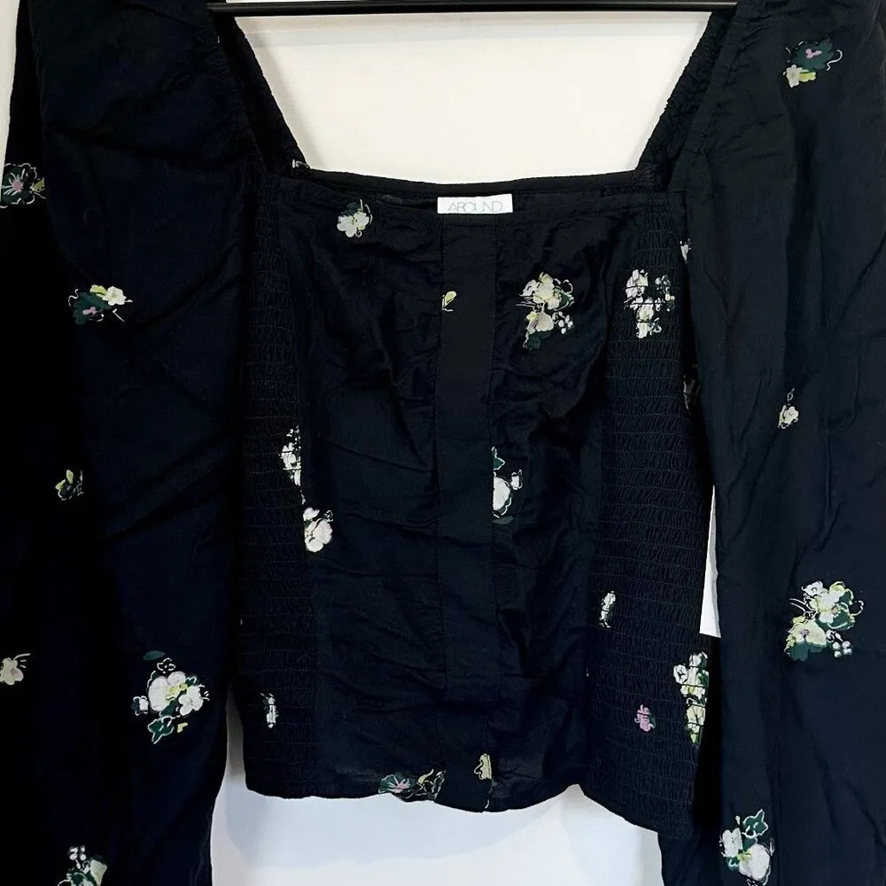 NWT Abound Black Lotta Floral Long Sleeve Smocked Crop Top - XS - Image 3