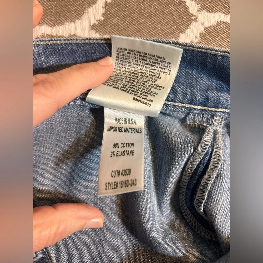 Citizens Of Humanity Cargo Light Wash Blue Ankle Jeans intentional distressing - Image 13