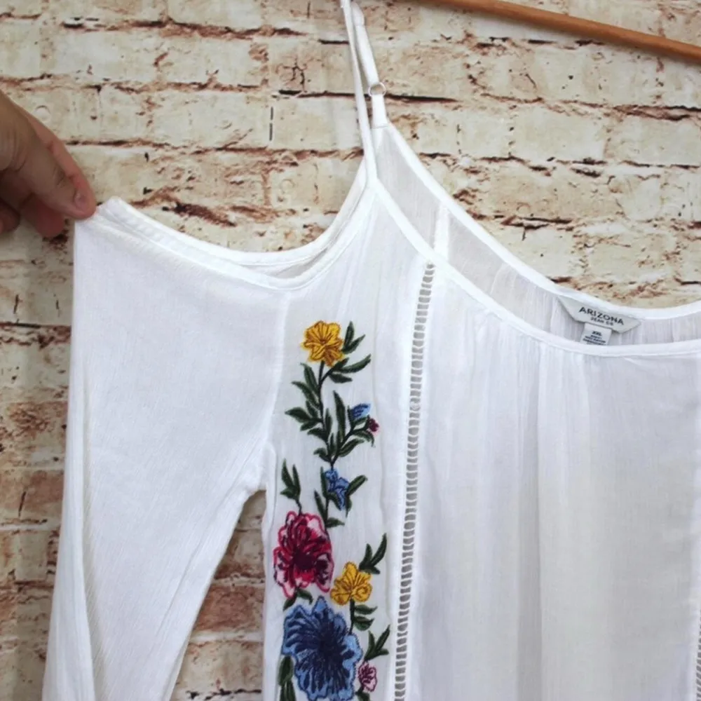 Arizona Jean Co. | White Cold Shoulder Floral Embroidered Blouse - Image 2