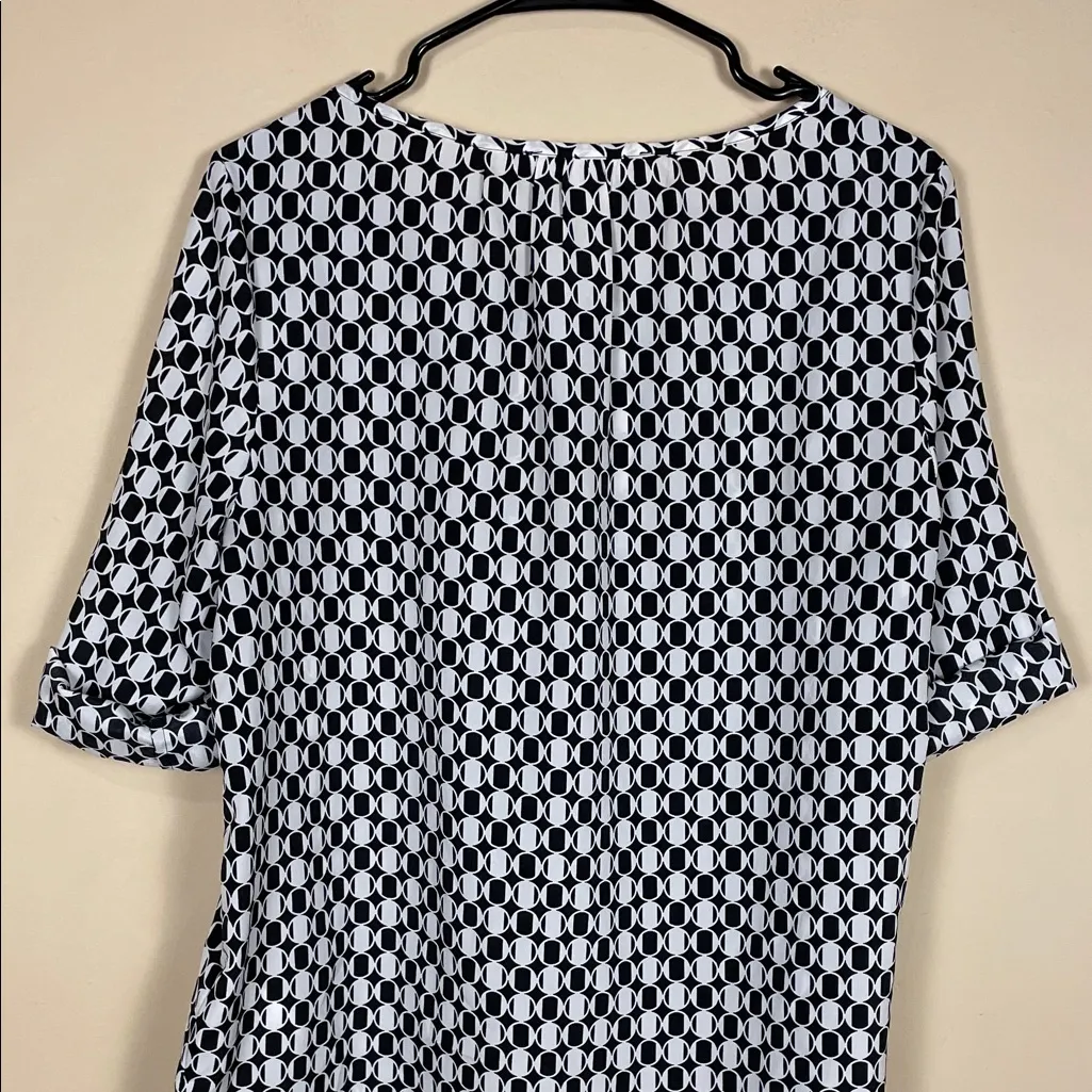 MICHAEL Michael Kors Women’s Patterned Black White Rolled Sleeve Hi-Low Blouse - Image 10