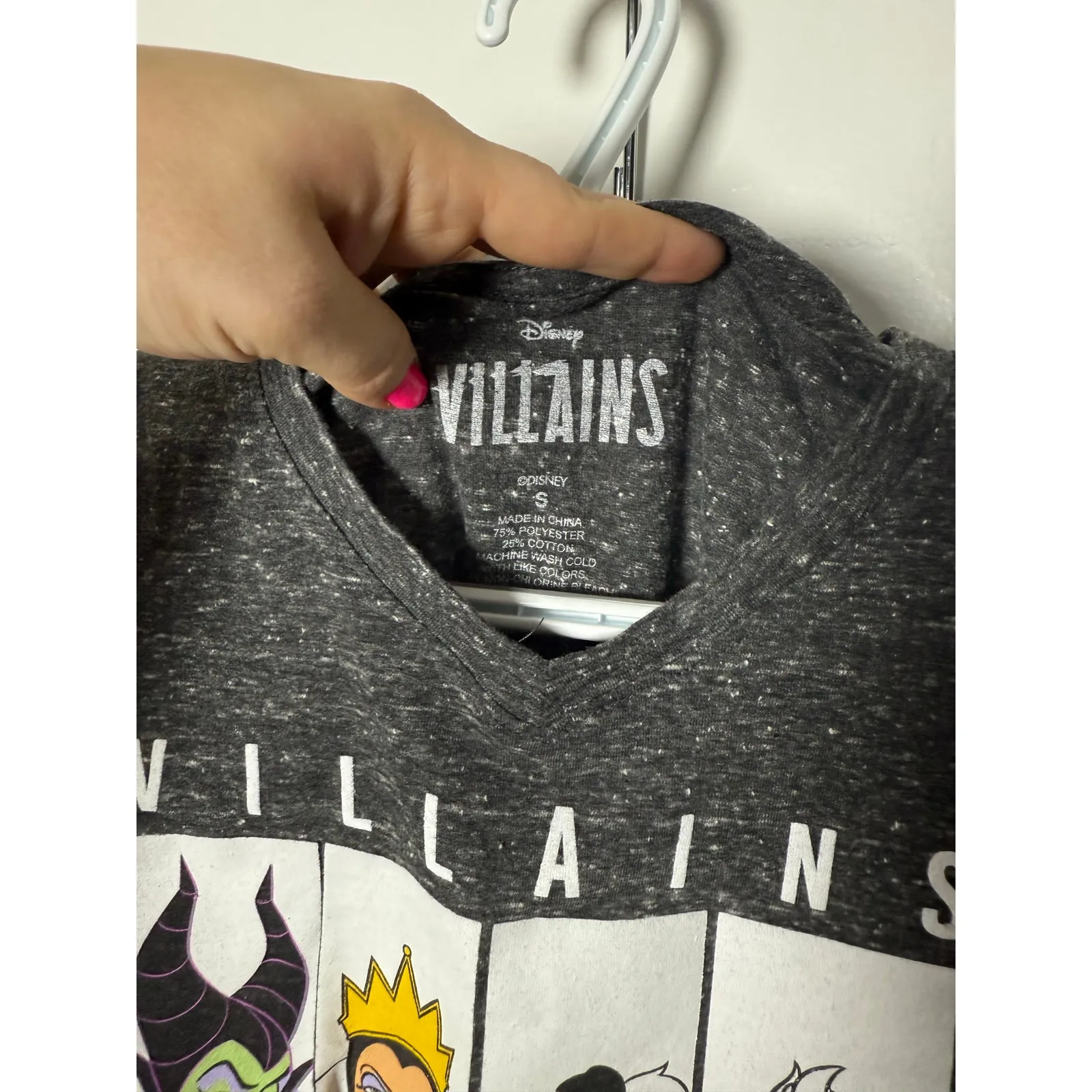 Disney Villains Dark Gray V-neck Graphic T-shirt Small Short Sleeve Boxy - Image 3