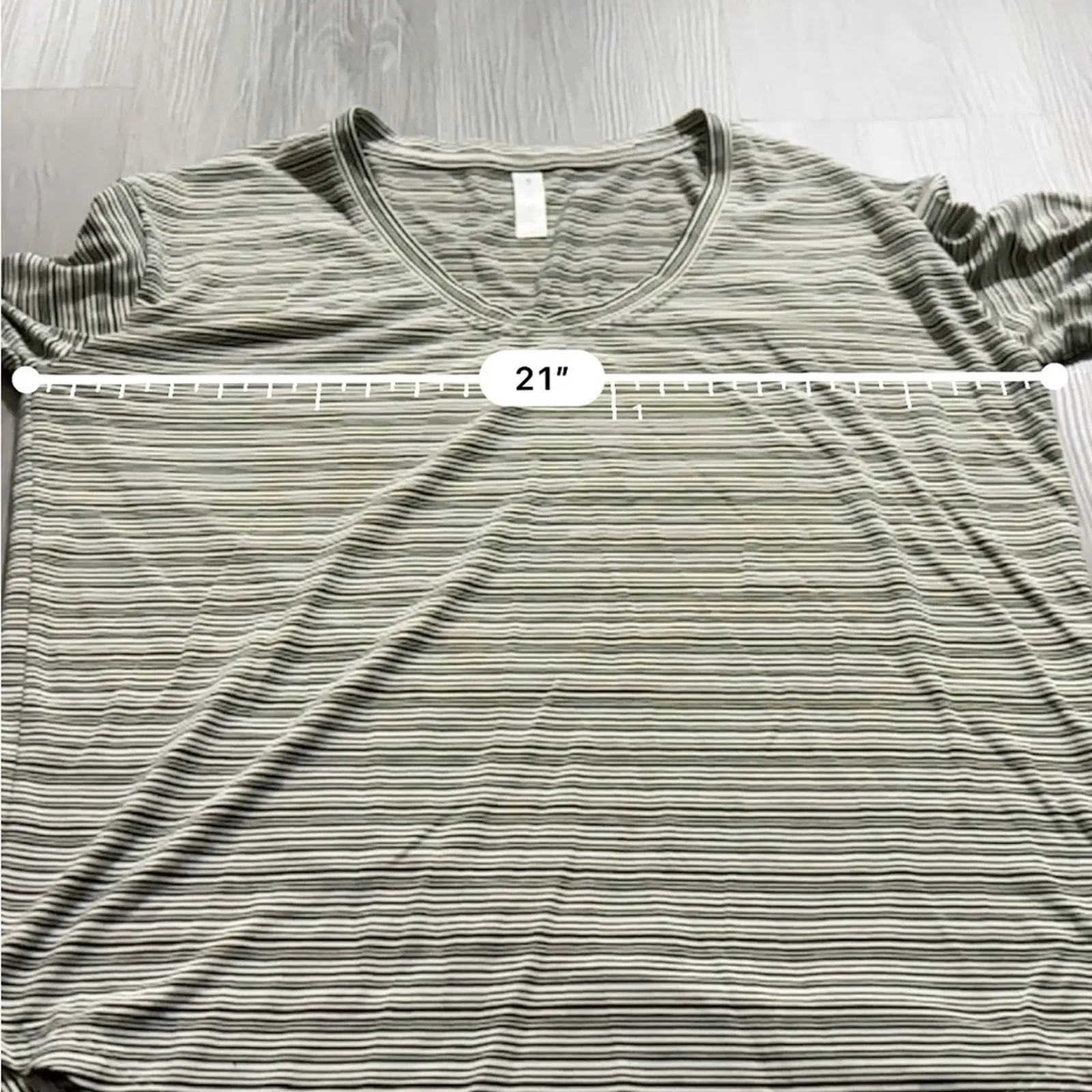 Athleta Cloudlight Stratus Gray & White Striped Long Sleeve Scoop Neck Top‎ Sz S - Image 9