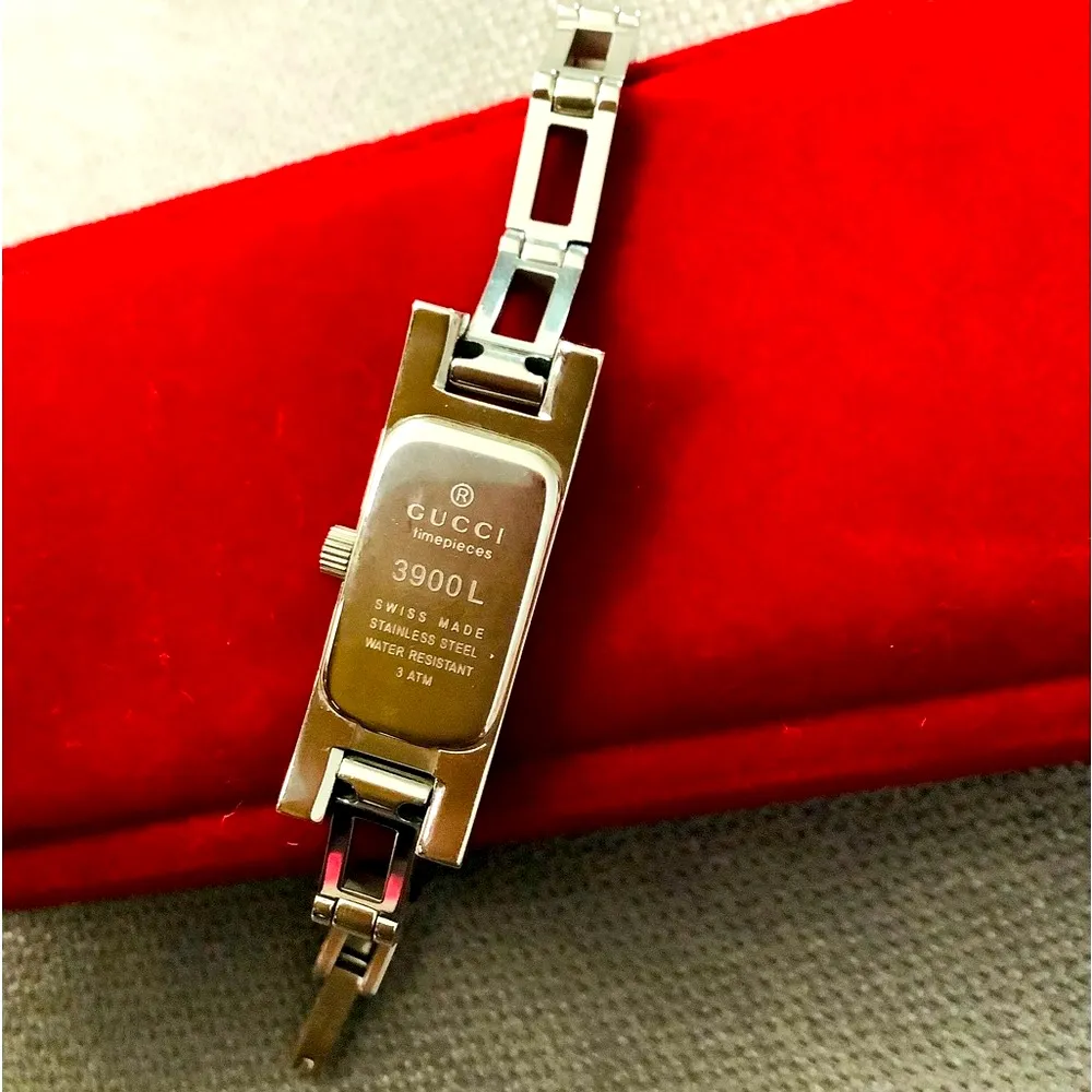 Ladies GUCCI stainless steel dress watch 🌹🌹🌹 - Image 11