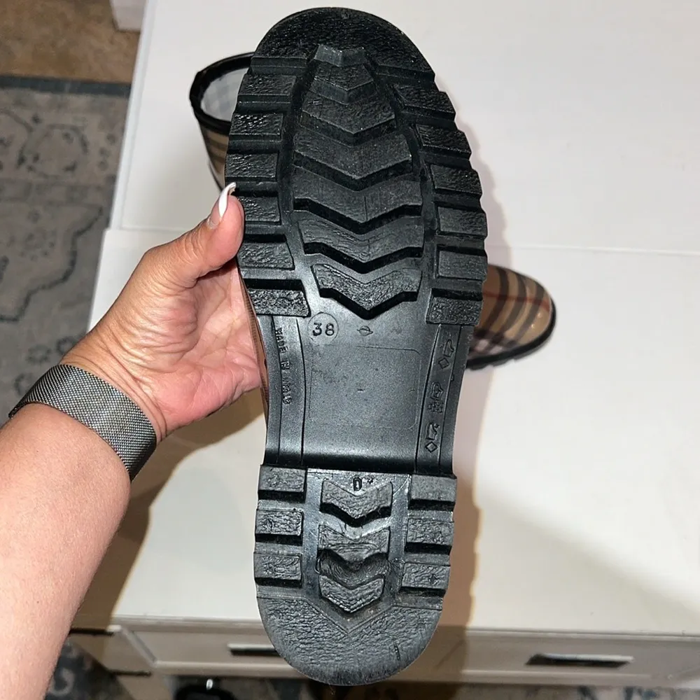 Burberry Haymarket classic rubber rain boots women’s size 38 made in Italy - Image 6