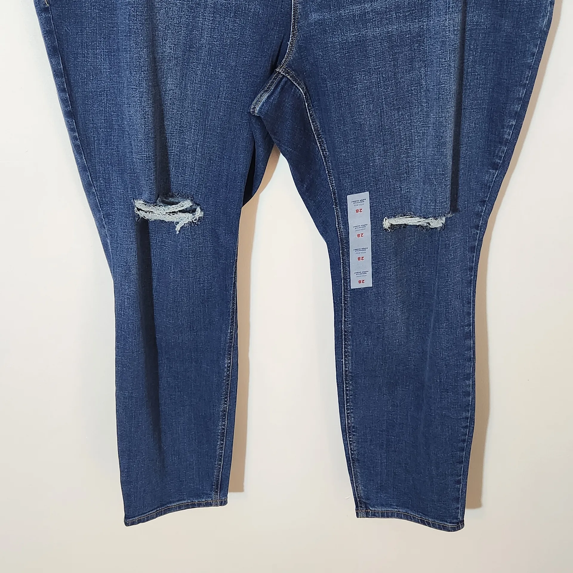 Old Navy Skinny Distressed Jeans NWOT Size 28 Old Navy Distressed Denim - Image 4