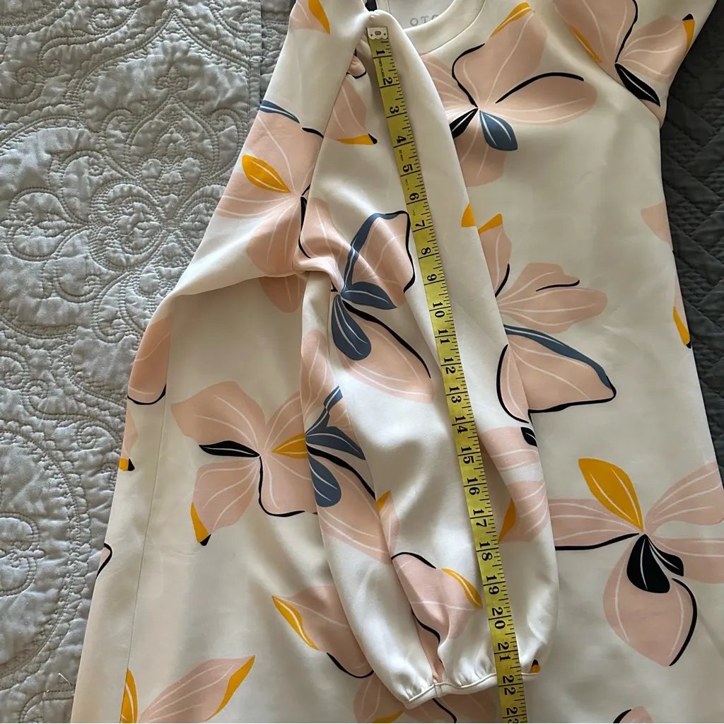 Tail Athletics Madre White & Pink Crewneck Balloon Sleeve Soft Polyester Dress Size L - Image 10