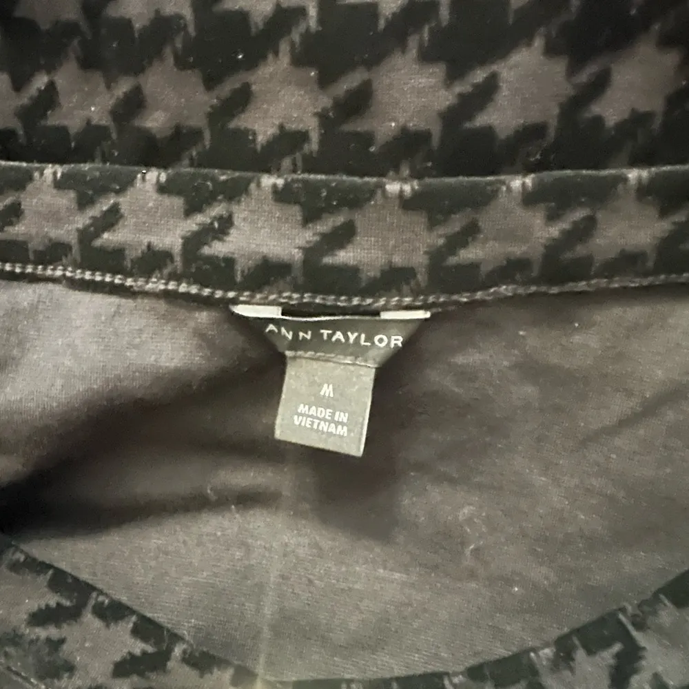 Ann Taylor  Flocked Houndstooth Cropped Jacket Size M - Image 4