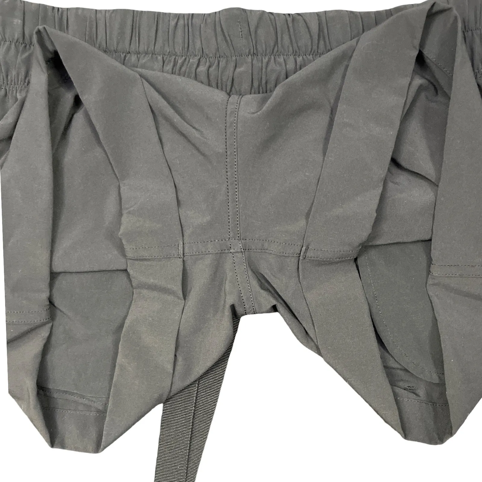 Lululemon Black Elastic Waist Drawstring Athletic Shorts Cuffed Size 4 - Image 5