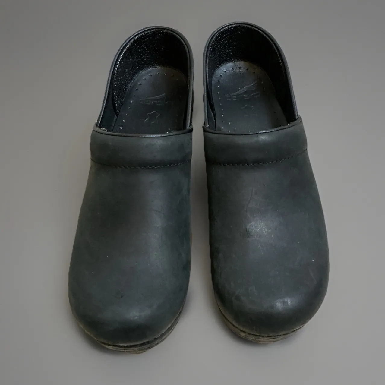 Dansko Black Leather Clogs Size 39 Comfortable Slip On Casual Shoes - Image 2