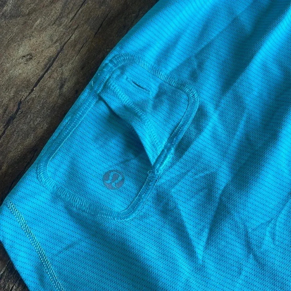 Lululemon light blue free spirit tank size 6 crisscross back - Image 4