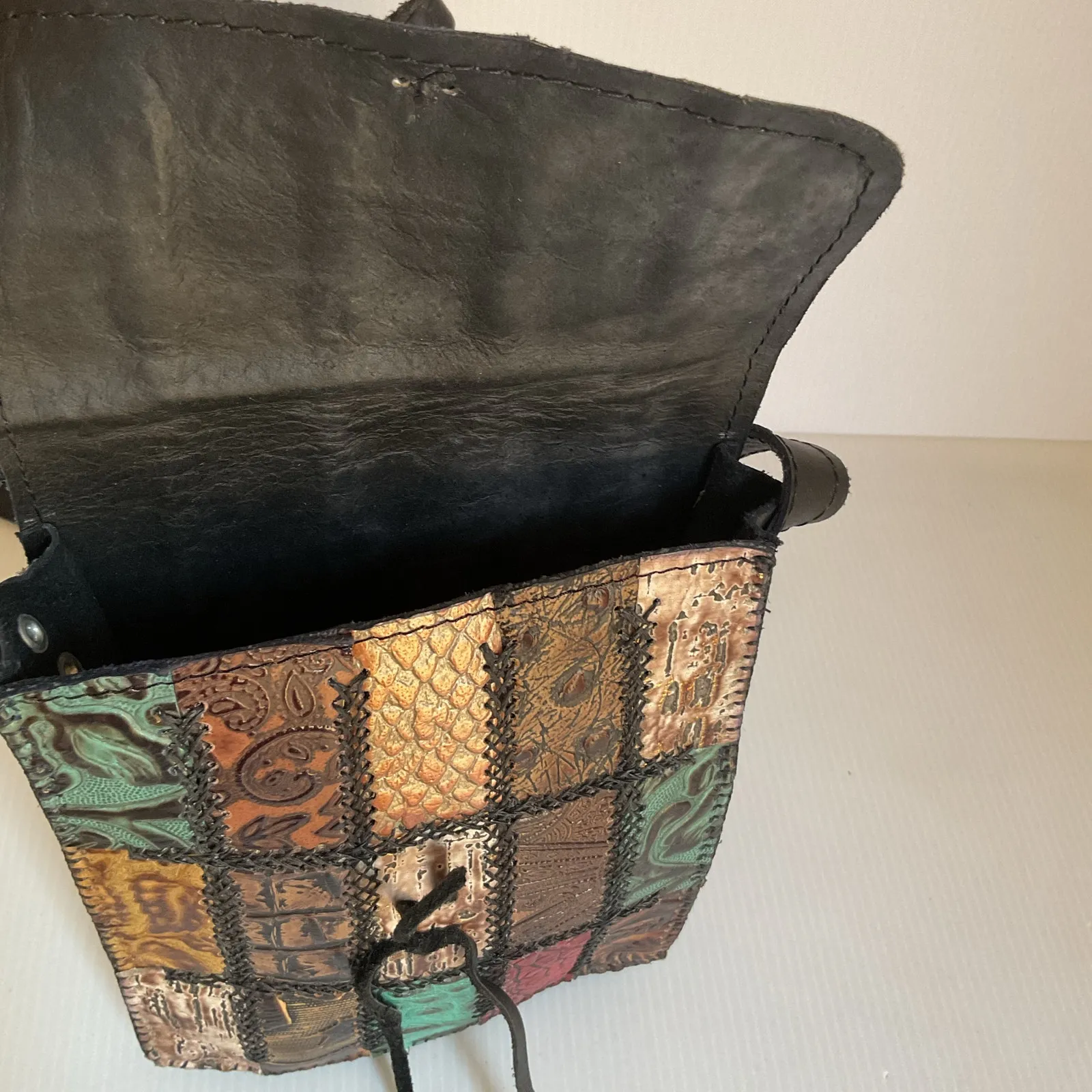 Handmade Mexican Leather Patchwork Crossbody Satchel – Artisan - Image 6