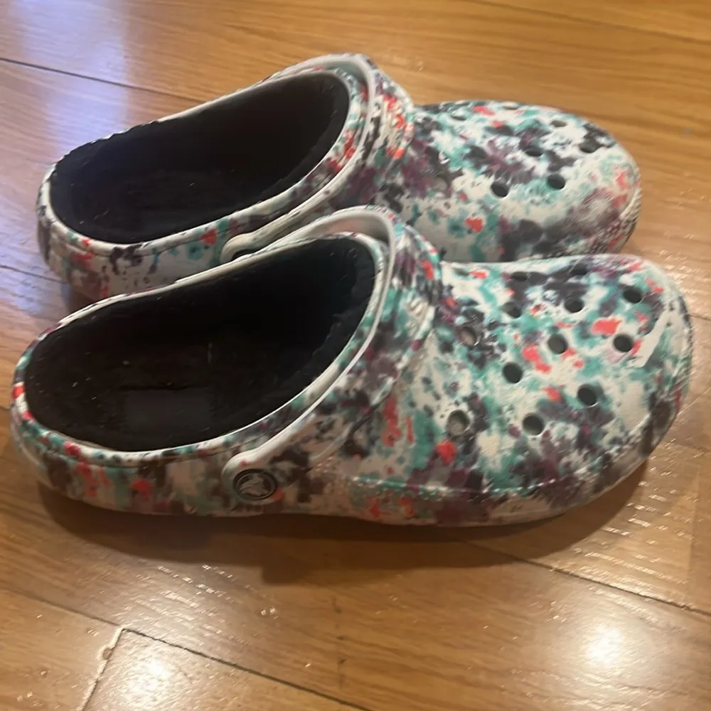 Crocs women’s multi colors lined clog sandals size 10 . - Image 4