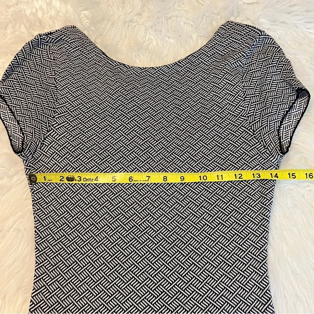Zara Knit Dress Herringbone Pattern Size medium but I think runs small - Image 6