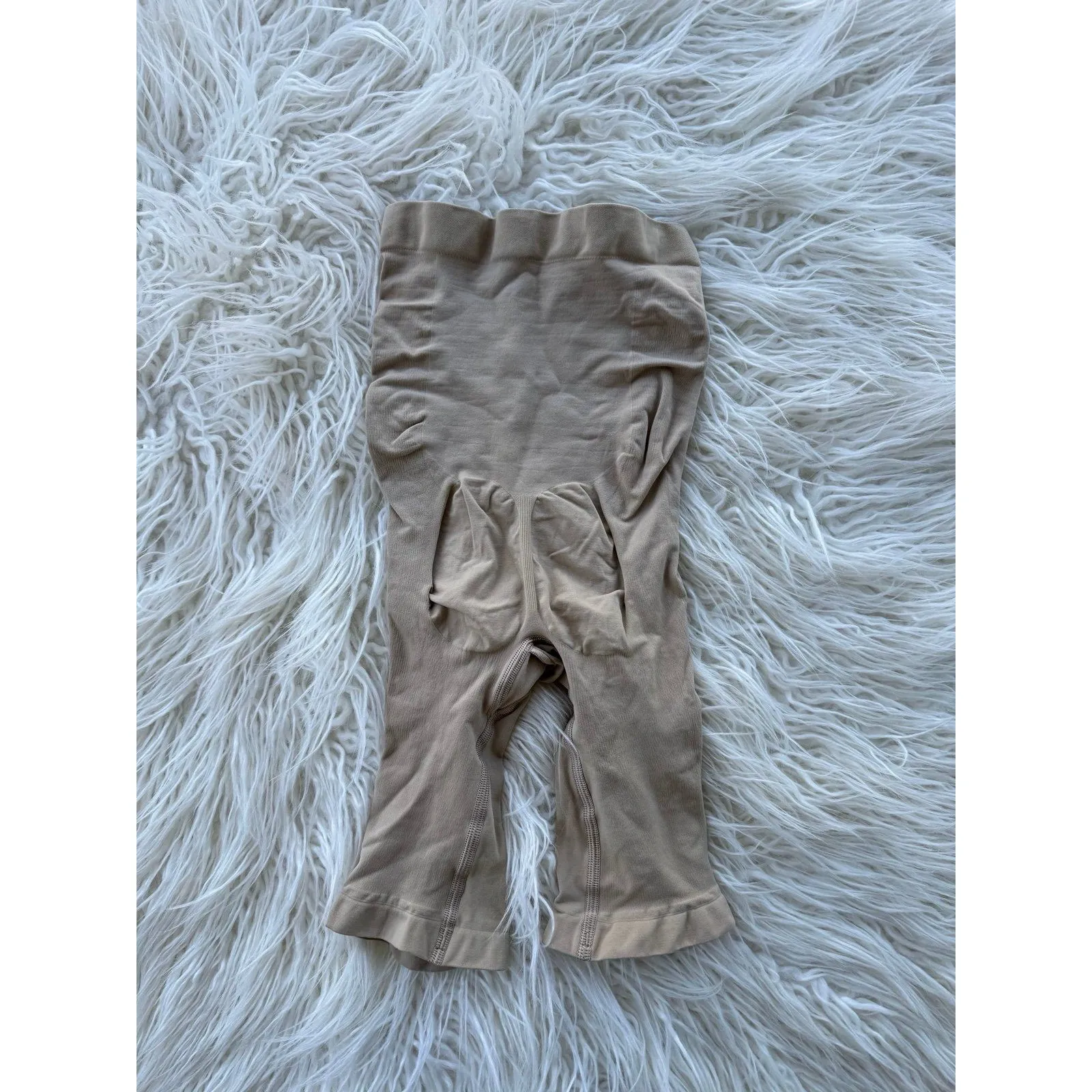 Skims Seamless Sculpt High Waisted Mid Thigh Short
Clay Size Small - Image 6