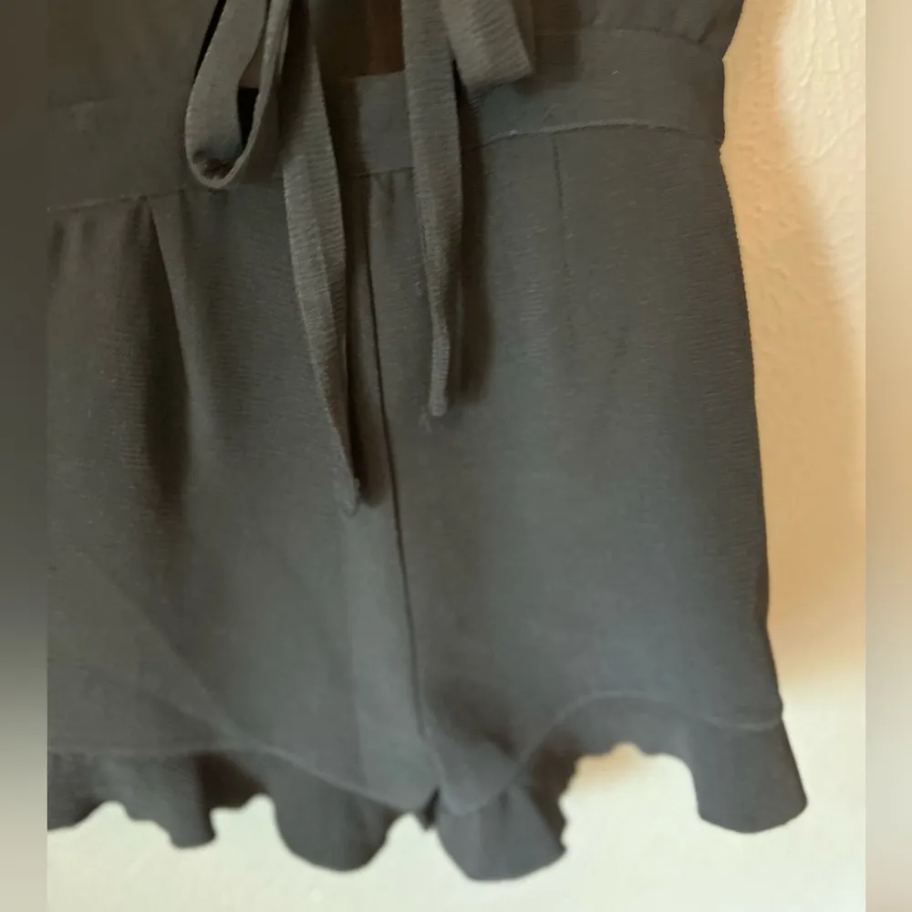 Line & Dot Cutout Open Back Ruffle Barre Sleeveless V-Neck Black Romper - Image 10