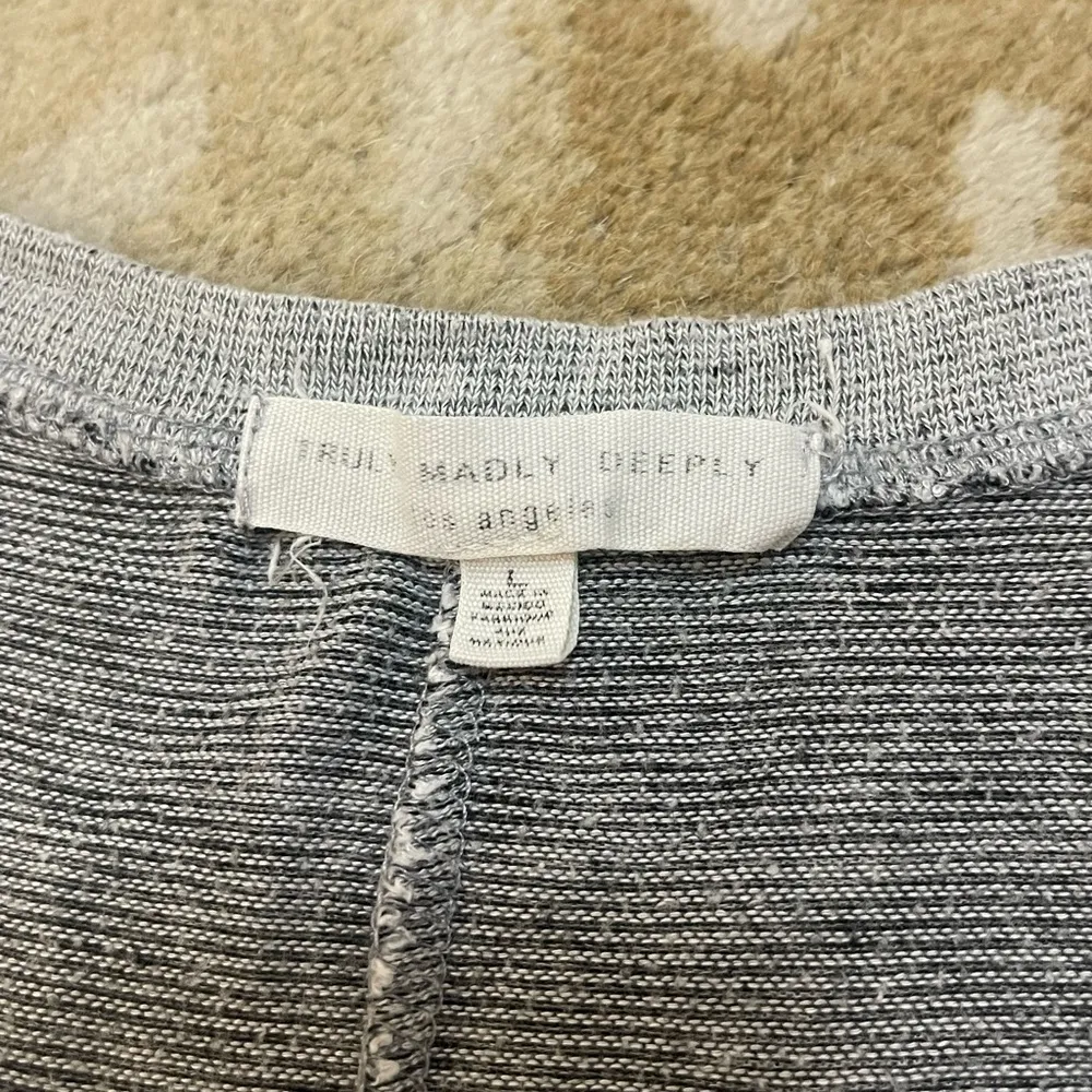 Truly Madly Deeply Urban Outfitters grey oversized tshirt women’s size large - Image 5