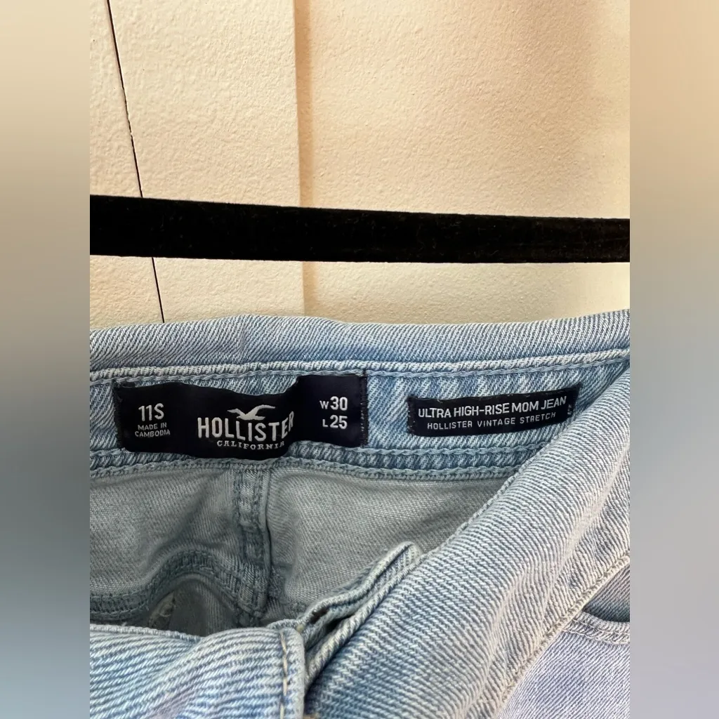 Hollister Crop Women’s Fold Over Waist Denim Ultra High‎ Rise Mom Jeans Size 11s - Image 2