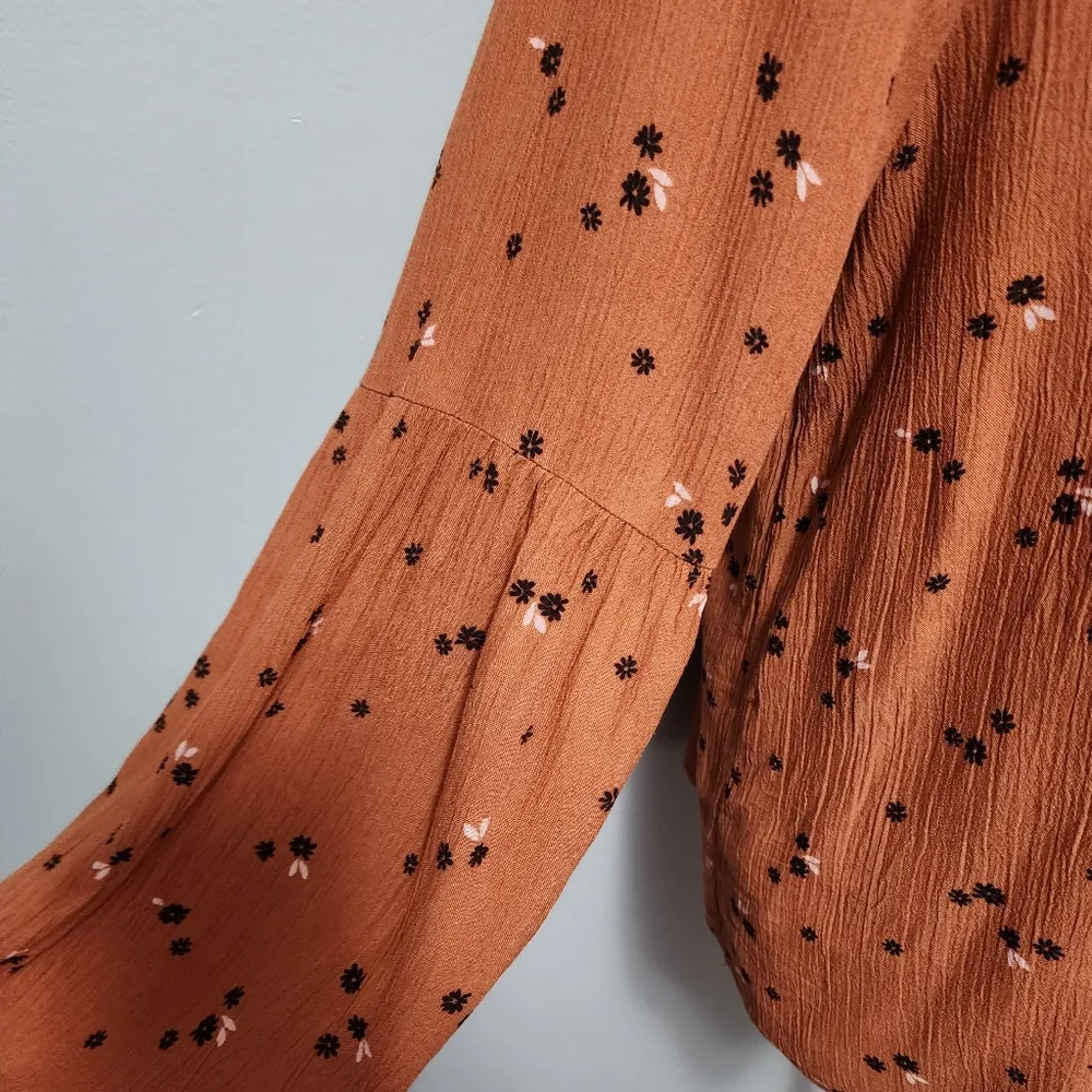 Sonoma brown floral gauze balloon sleeve blouse size medium - Image 5