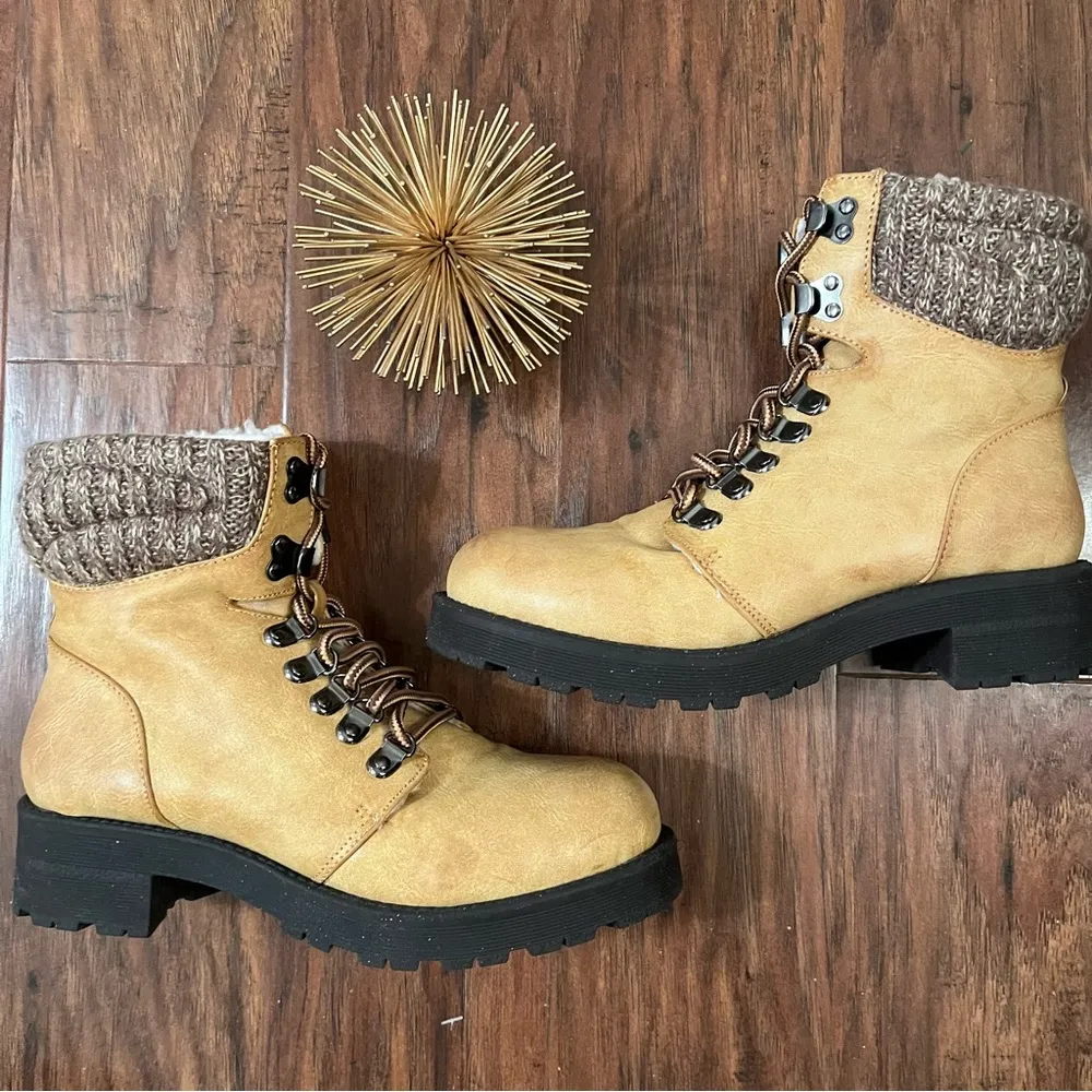 Mia Maylynn Moto Hiking Boot Tan Knit Cuff Lug Sole 7.5 - Image 4