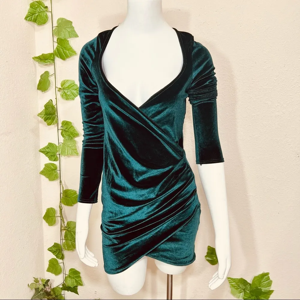 Pretty Little Thing Emerald Velvet Green Dress New - Image 3