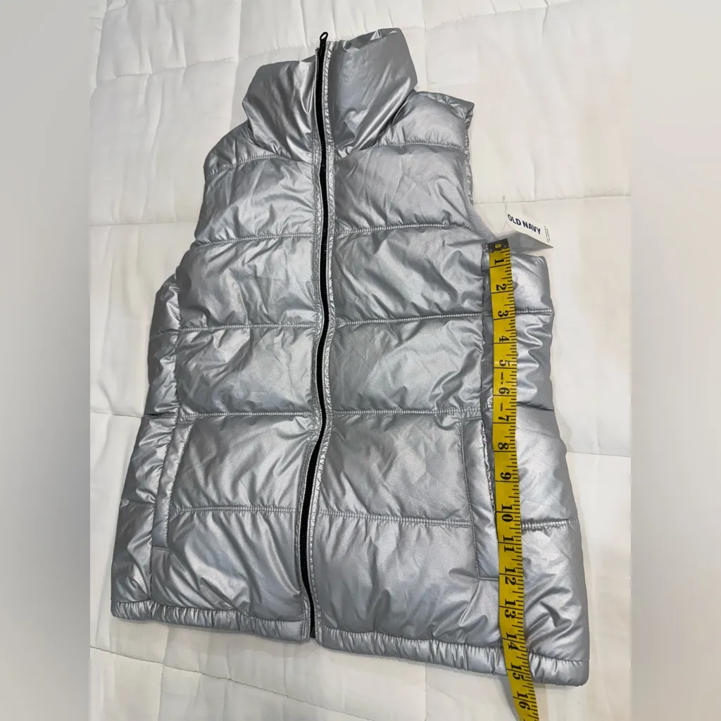 Old Navy Women's Shiny Silver Vest - Image 8