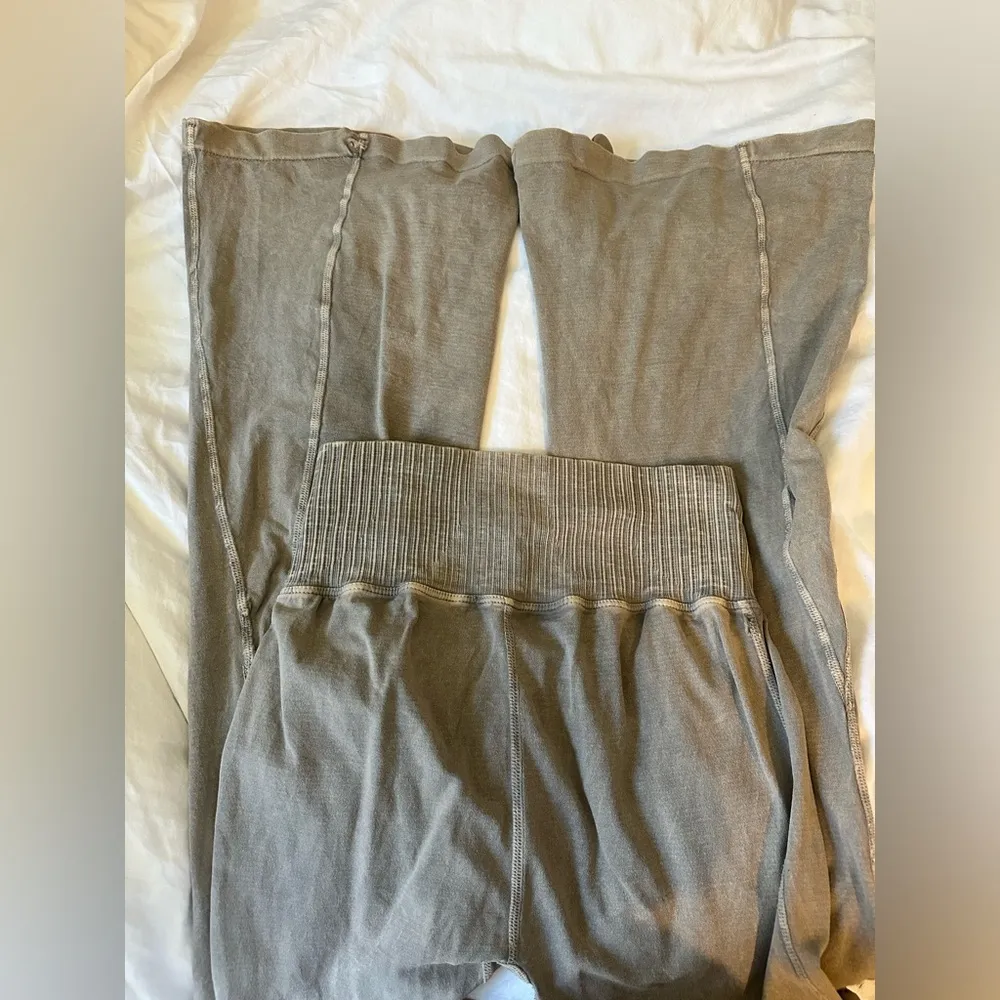 NWOT FREE PEOPLE GOOD KARMA FLARE LEGGINGS - Image 2