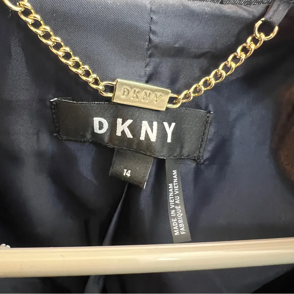 DKNY Size 14 1 Button Front Lined Blazer w/Shoulder Pads & Zippered Pockets - Image 9