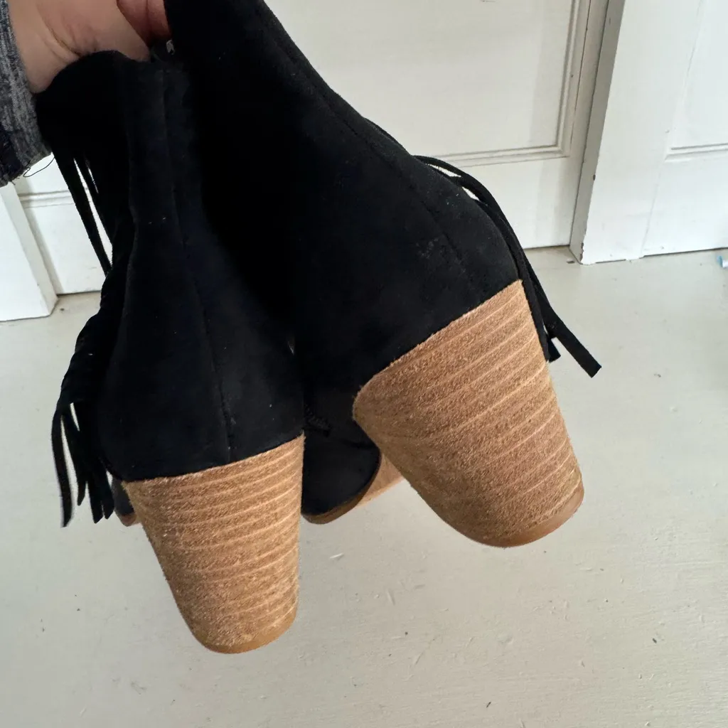 Coconuts by Matisse black fringe pointed toe ankle boots size 10 - Image 5
