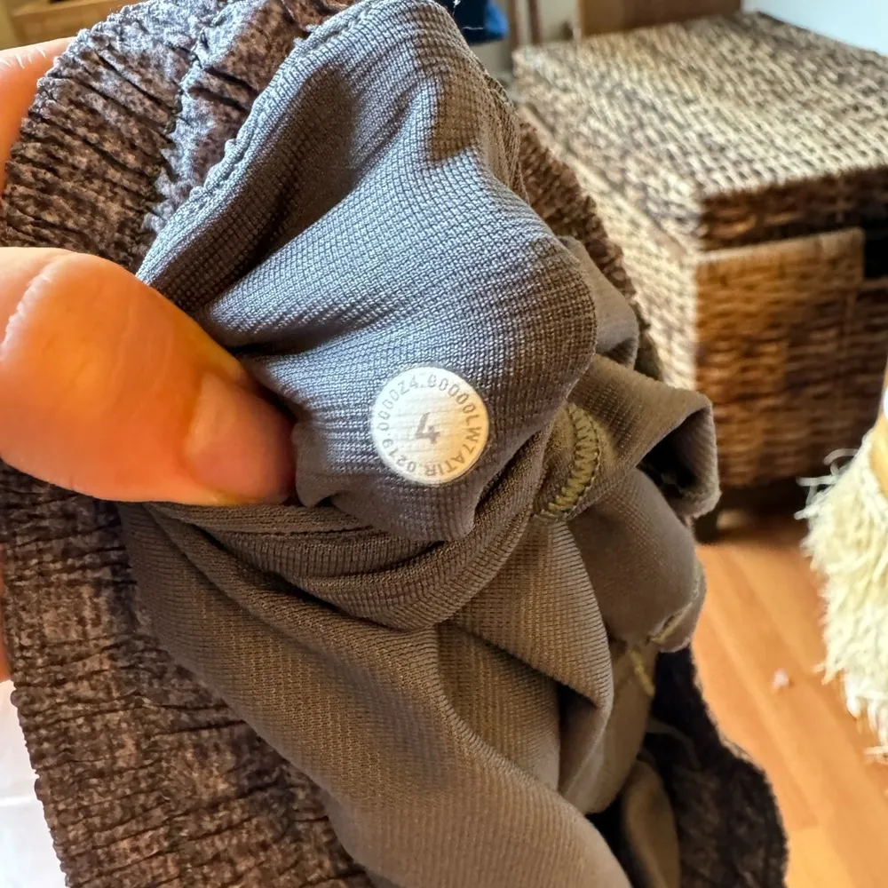 Lululemon Hotty hot short 2.5 in - Image 4