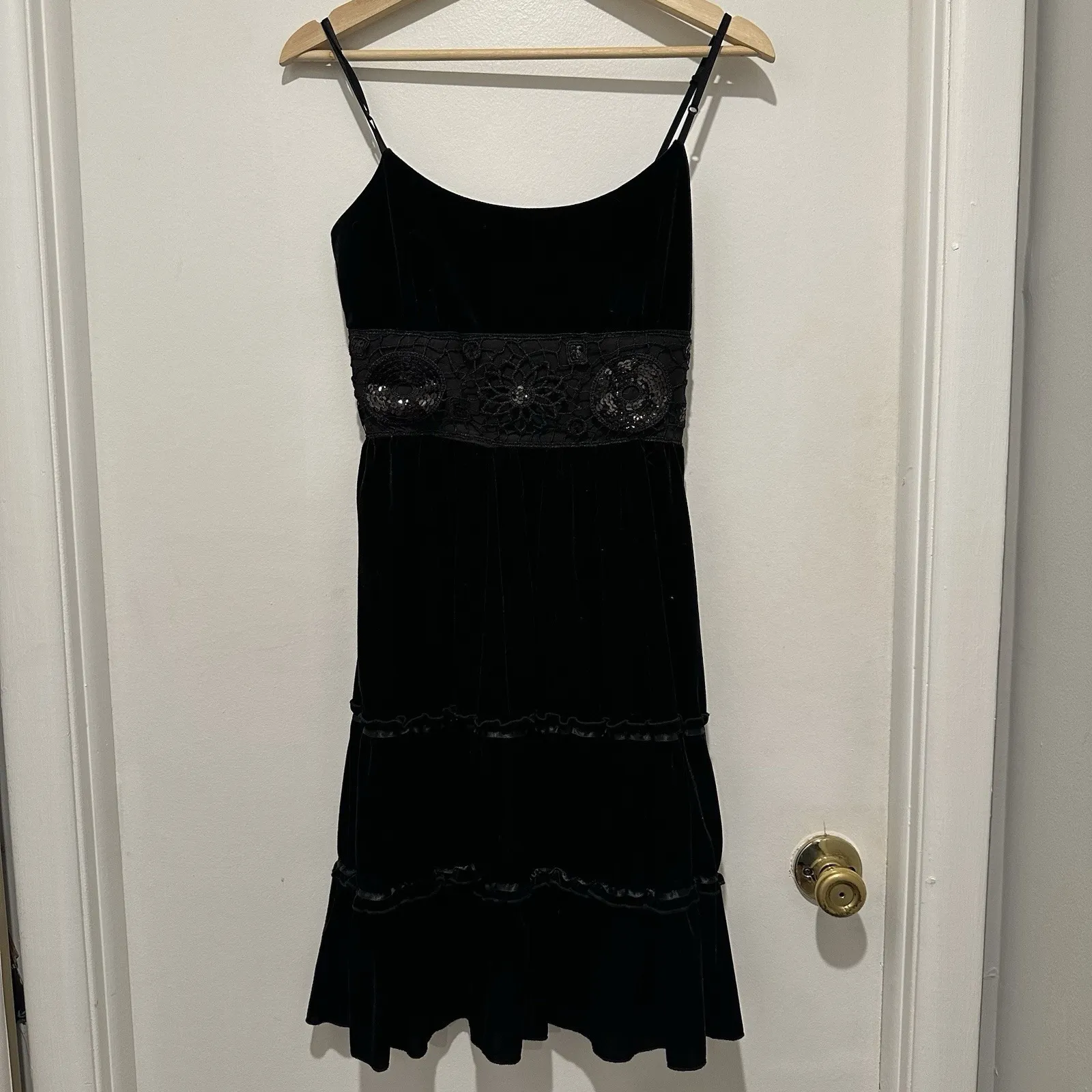 STUNNING BLACK VELVET COCKTAIL/HOLIDAY DRESS‎ W/ AMAZING DETAIL SIZE LARGE - Image 2