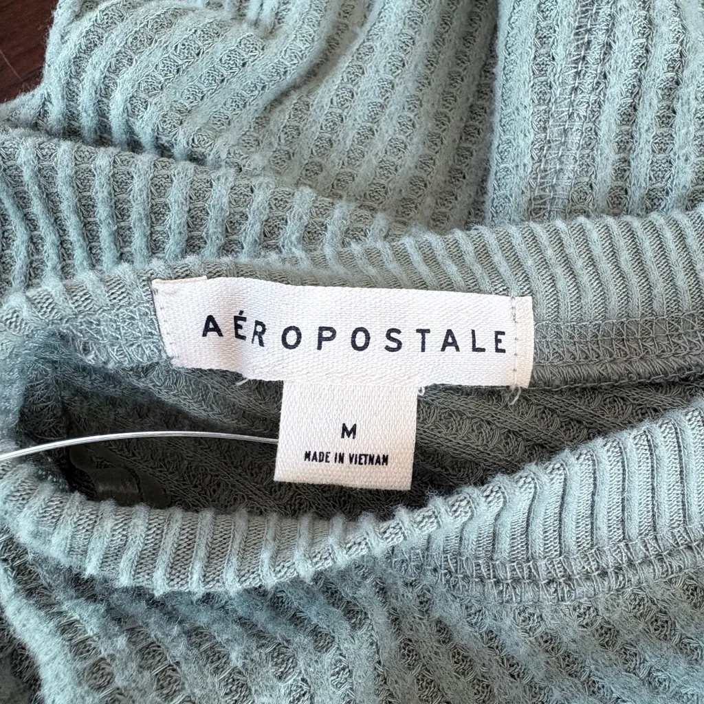 Aeropostale Women's Sage Green Crew Neck Sweater - Image 4