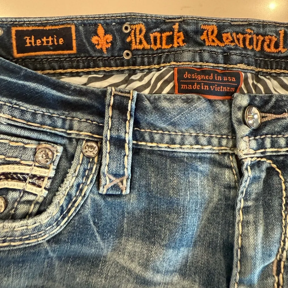 ROCK REVIVAL Hettie Stretch Cropped Jean Distressed Bling Pockets Size 27 - Image 6