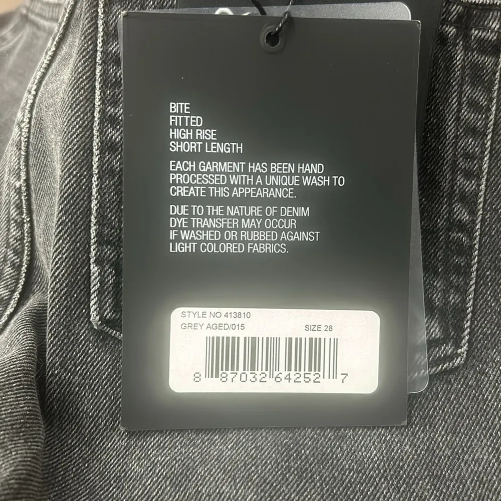 alexander wang bite fitted high rise grey aged wash jean shorts size 28 - Image 3